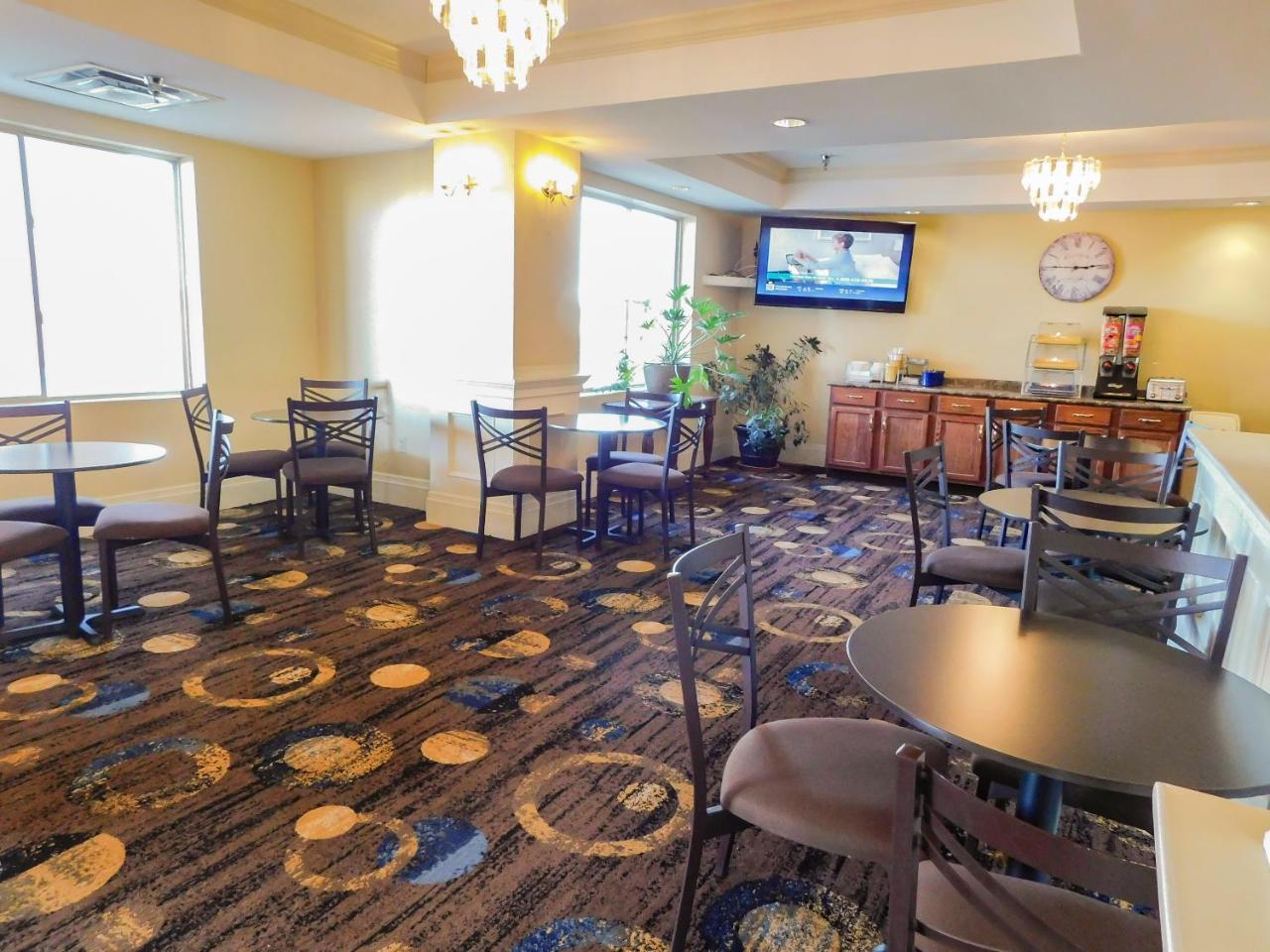 Days Inn & Suites By Wyndham Pocahontas Exterior photo